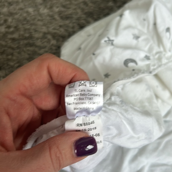 Unisex American Baby fitted crib sheet gray star and moon pattern - Picture 3 of 3